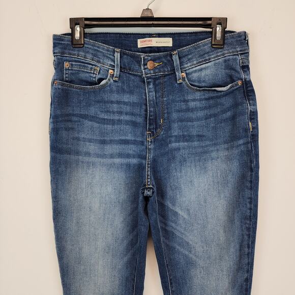 Levi Strauss Mid Rise Bootcut Jeans Size 29x31 Medium Wash Distressed Stretch - Picture 3 of 14